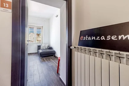 Quarto privado em Via Napoli, 84, 07100 Sassari SS, Italy, imagem 14 de 14