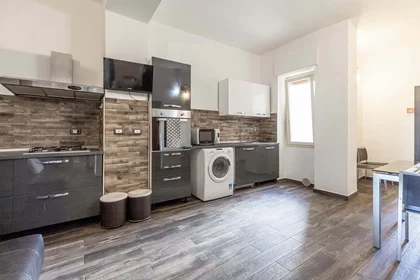 Quarto privado em Via Napoli, 84, 07100 Sassari SS, Italy, imagem 6 de 13