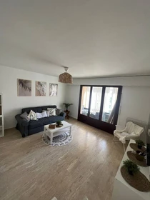 Room for rent in a shared flat in Cannes