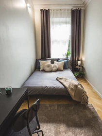 Quarto para alugar com cama de casal em Riga