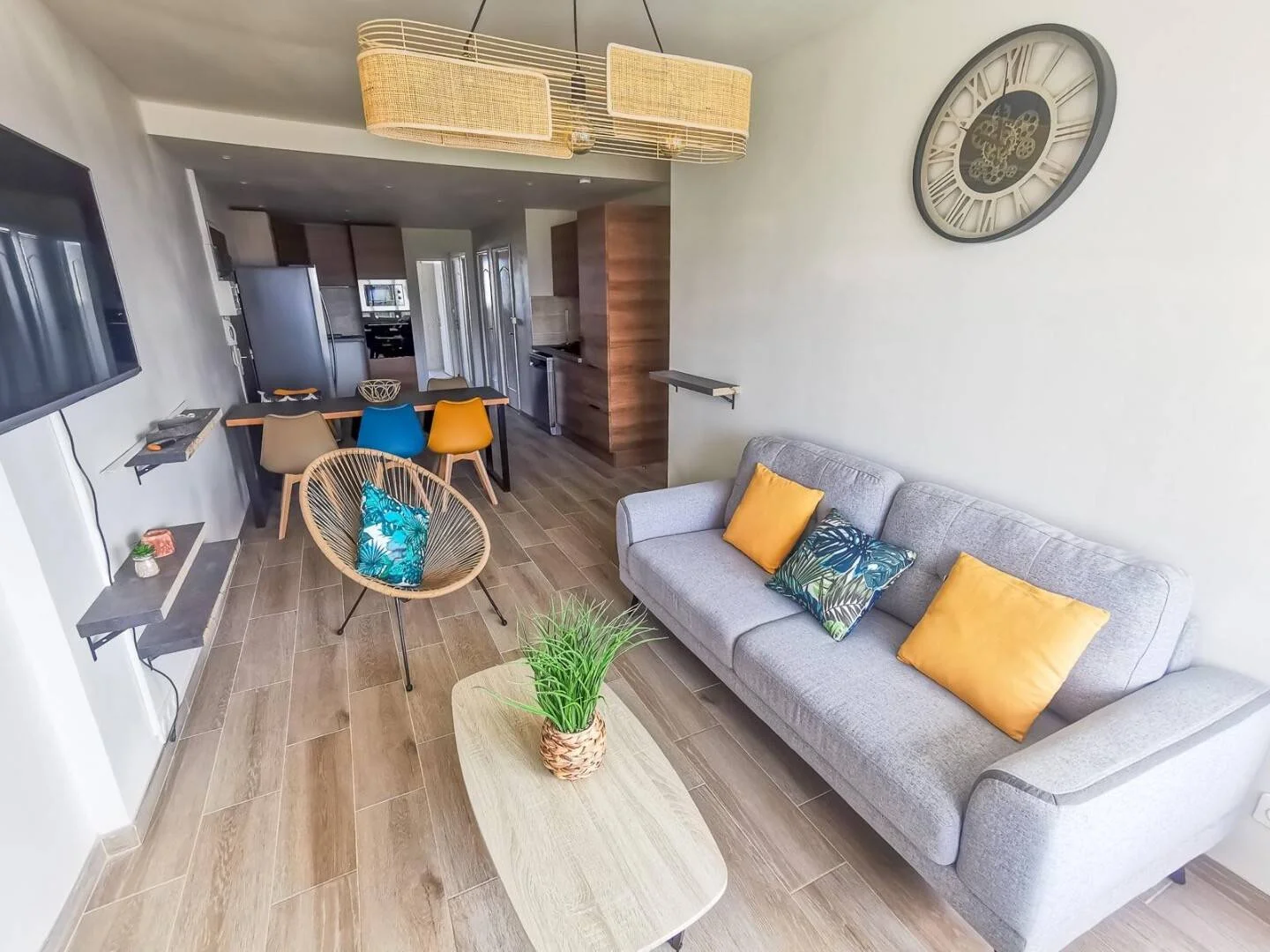 'de öğrenci dairesinde, tamamen mobilyalı kiralık oda