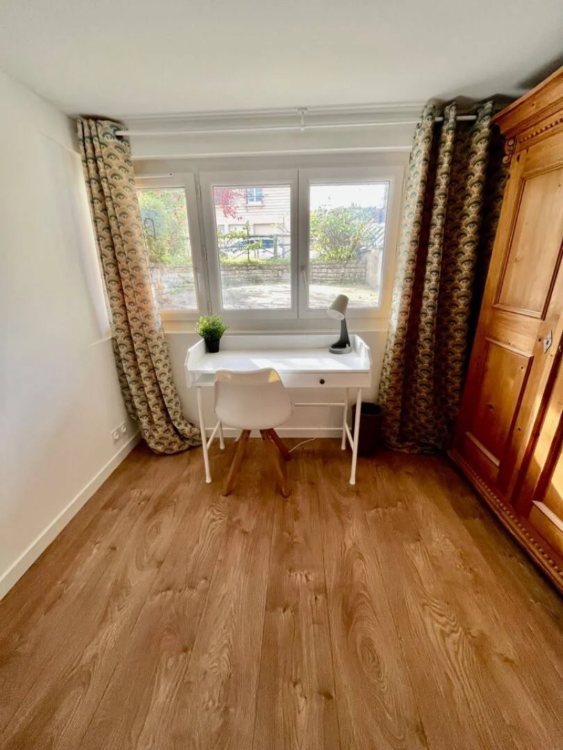 Economical student room with convenient location in 