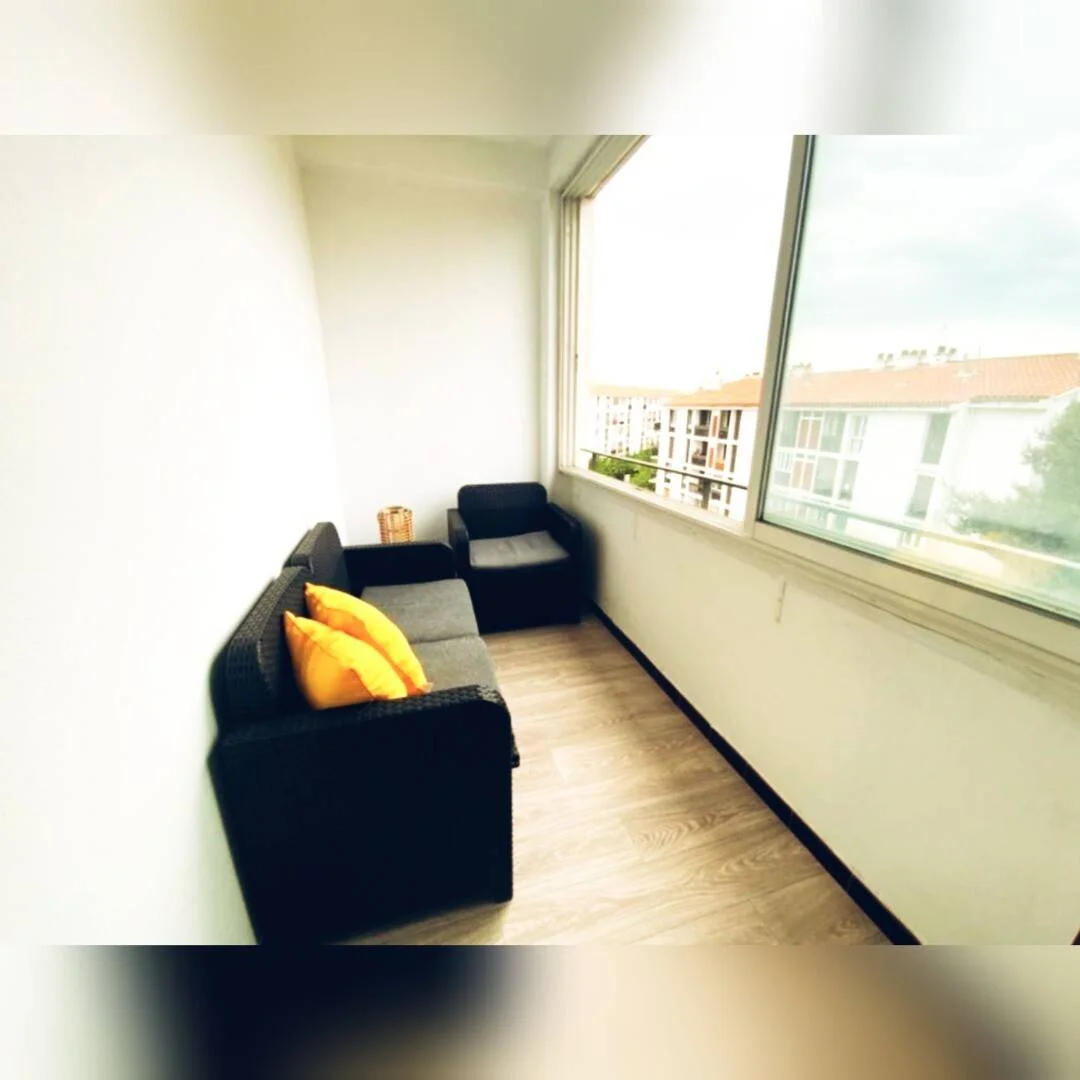 Quarto de estudante económico perto do campus em 
