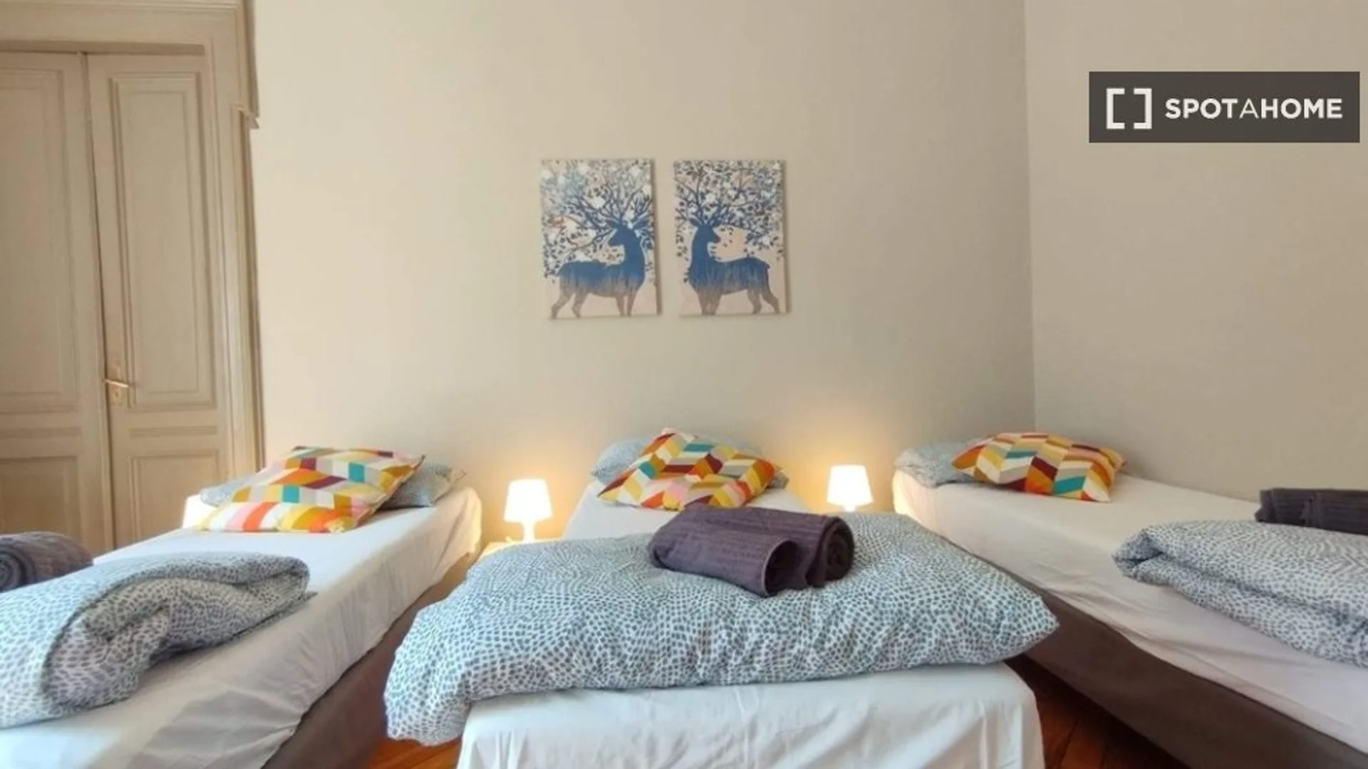 Habitación para estudiantes en  con área de estudio y facilidades compartidas