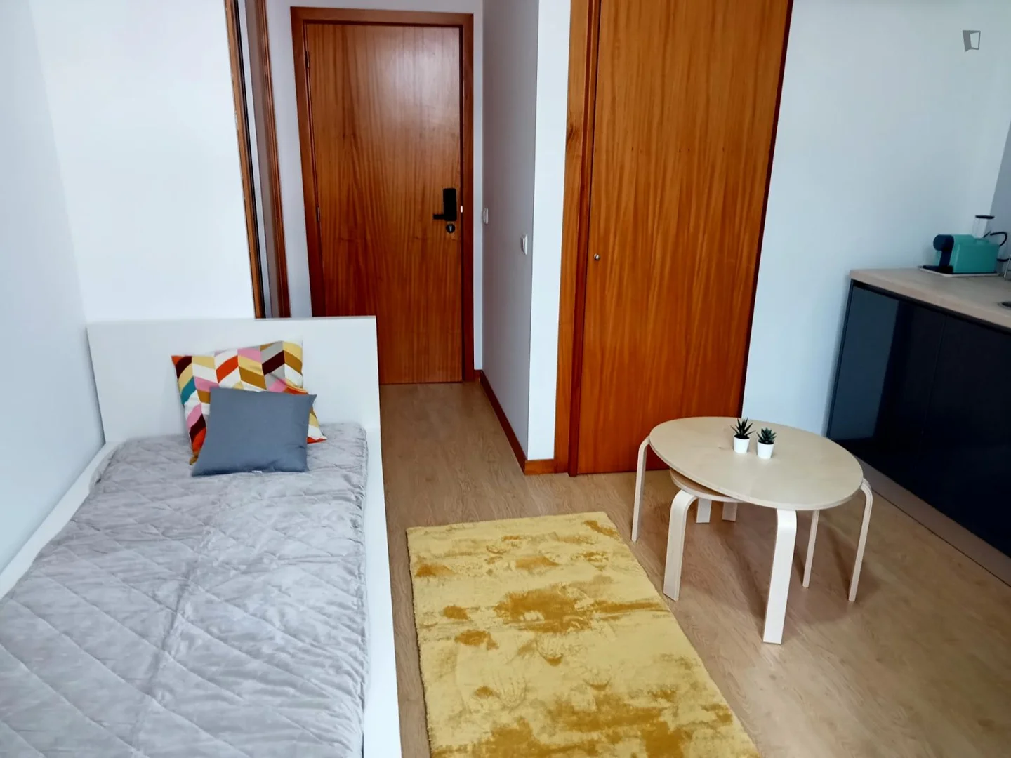 Apartamento estúdio totalmente equipado para estudantes em 