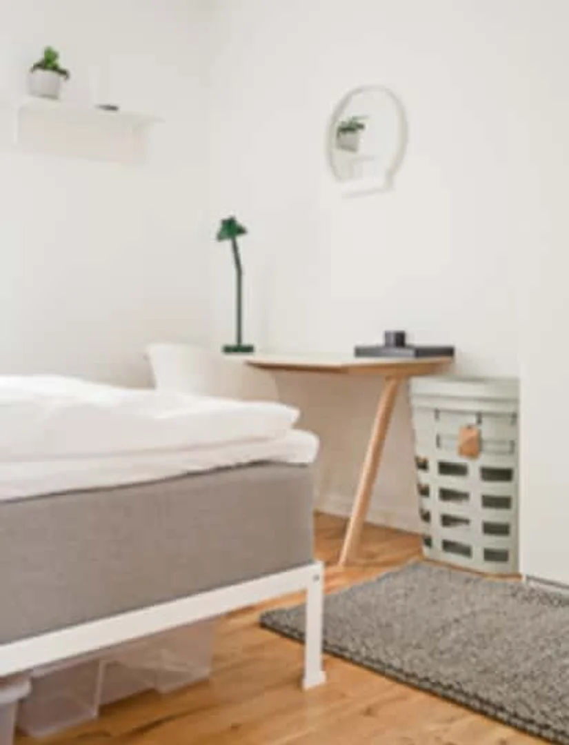 Zimmer in Studentenwohnung in  zu vermieten, voll möbliert
