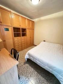 Tarragona de çift kişilik yataklı kiralık oda