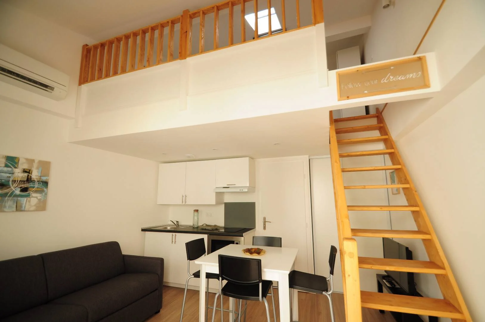 Cozy room for students available in 