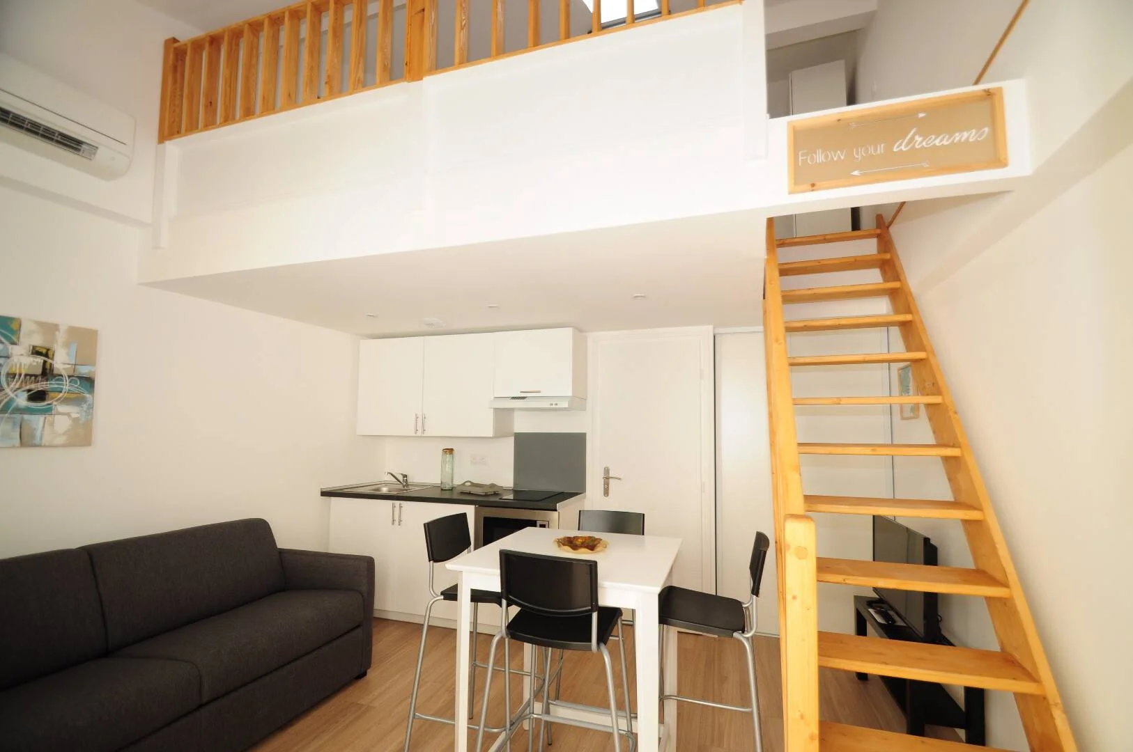Affordable room for students with ample lighting in 