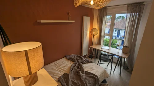 Quarto privado em residência em 54 Avenue de la Croix Blanche, imagem 1 de 16