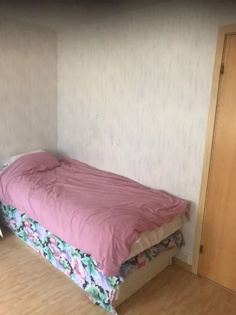 Quarto acolhedor para estudantes disponível em 