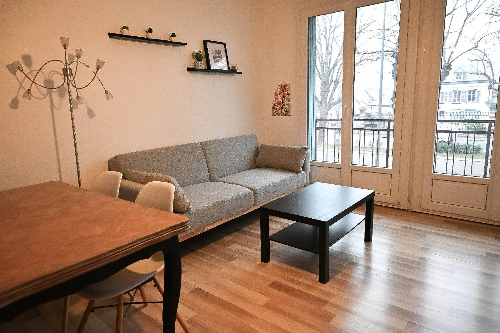 Quarto de estudante económico perto do campus em 
