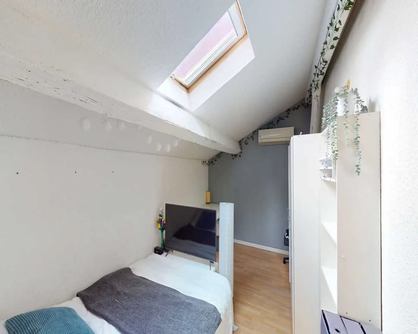 Habitación asequible para estudiantes con buena iluminación en 