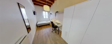 Cheap private room in Reus