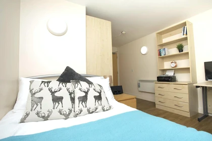 Renting rooms by the month in Manchester