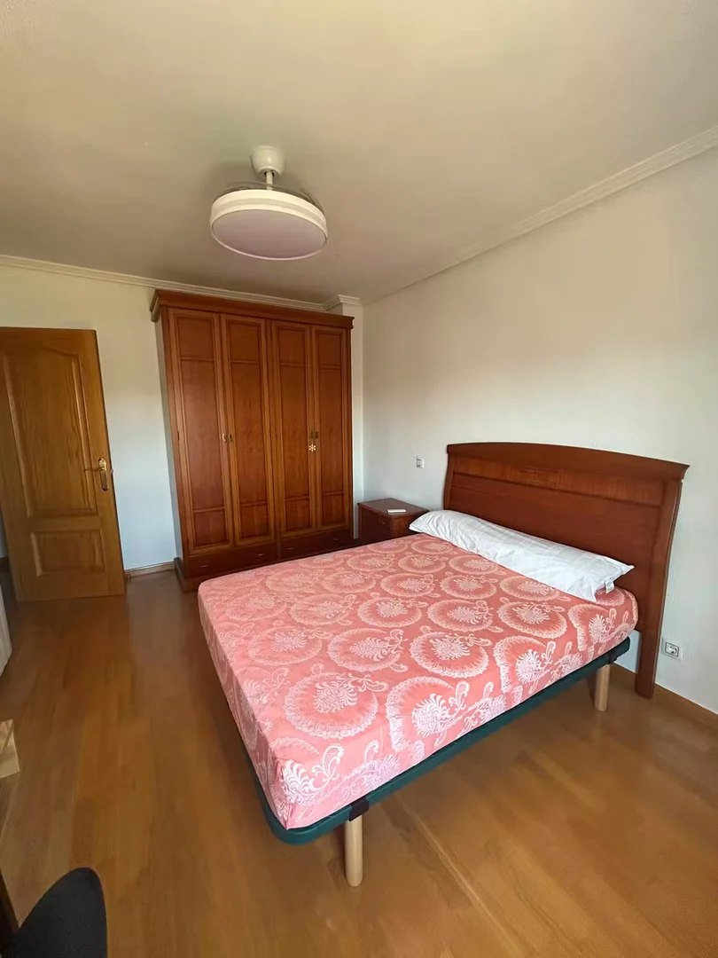 Habitación estudiantil económica con ubicación conveniente en