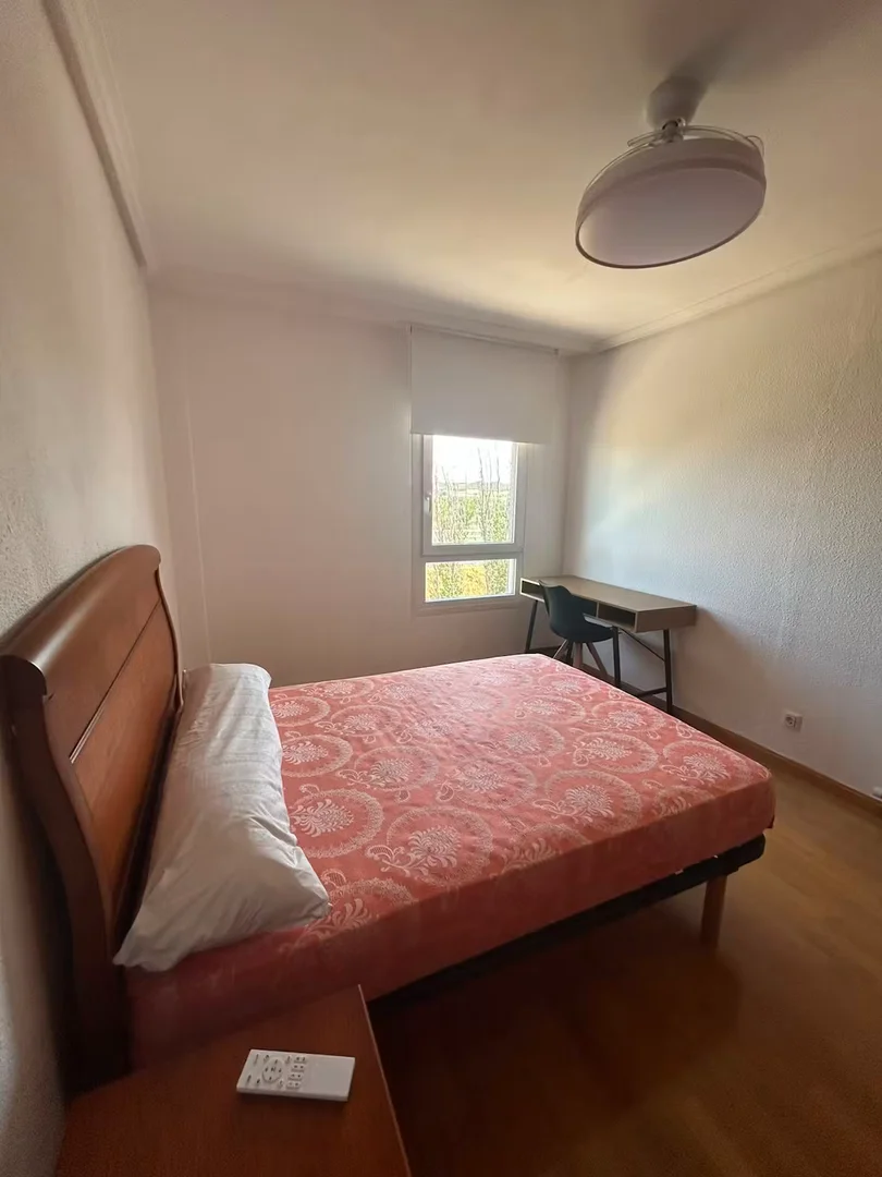 Habitación estudiantil económica cerca del campus en