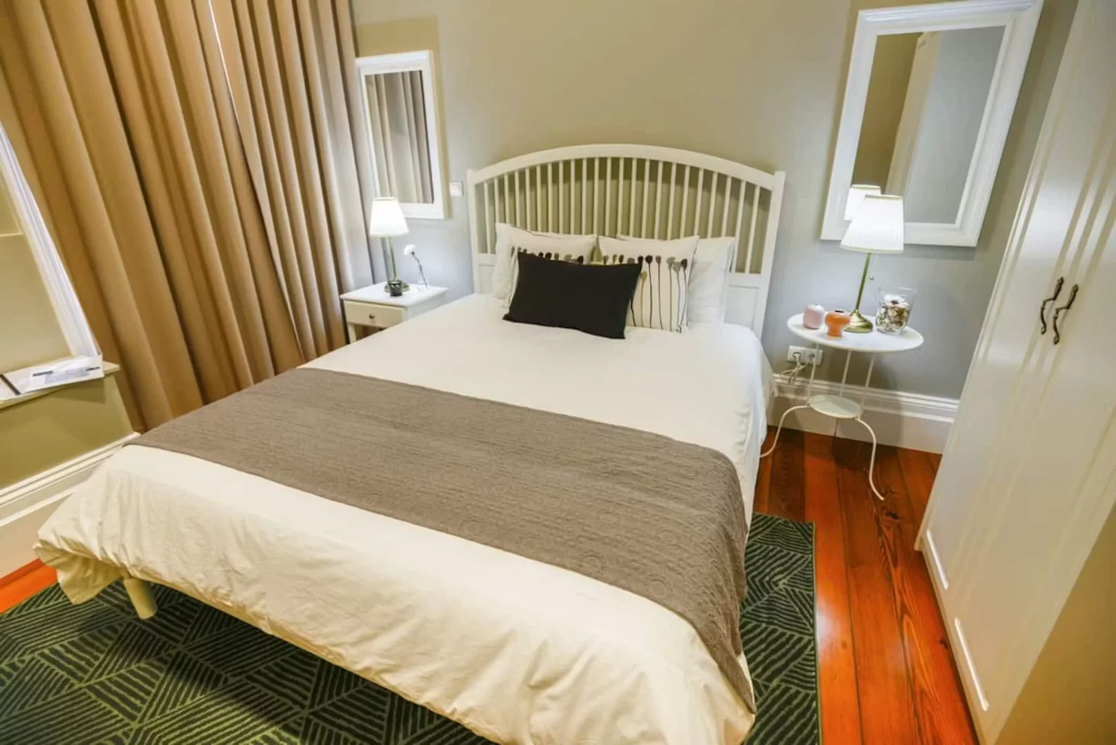 'de öğrenci dairesinde, tamamen mobilyalı kiralık oda