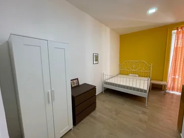 Quarto privado em Vico Orto del Conte, Porto, imagem 2 de 10