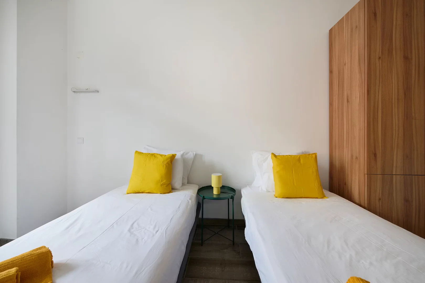 Quarto para alugar em apartamento de estudantes em , totalmente mobilado