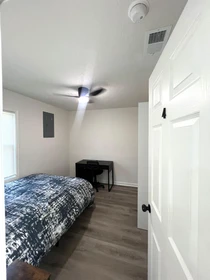 Room for rent with double bed Kansas-city