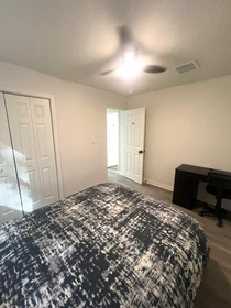 Cheap private room in Kansas-city