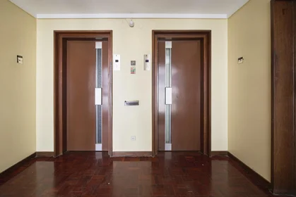 Private room at Avenida dos Estados Unidos da América, image 43 of 49