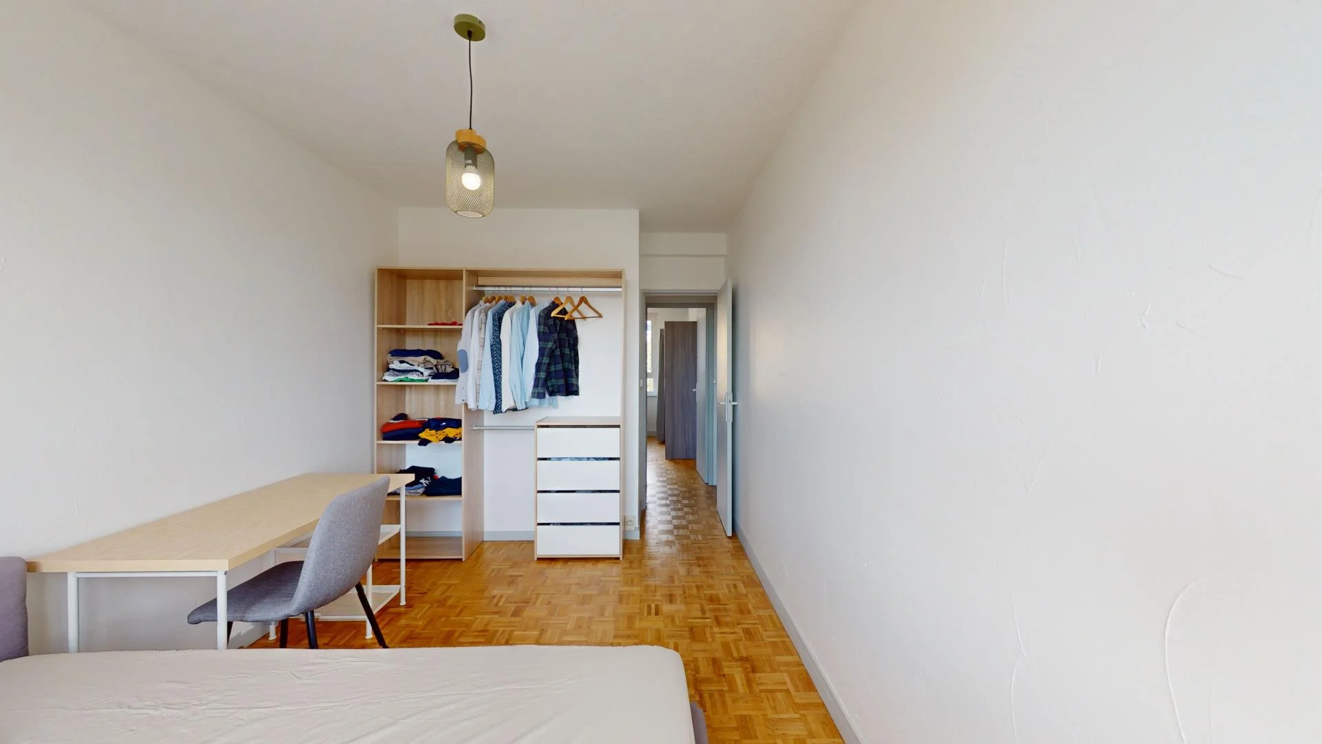 Comfortable and spacious student room in 