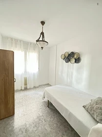 Cheap private room in Toledo