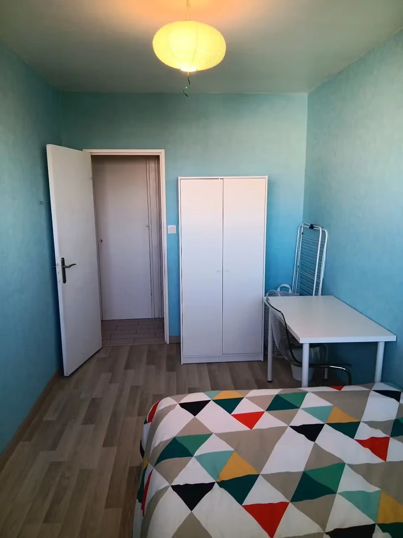 Wygodny i przestronny pokój studencki w 