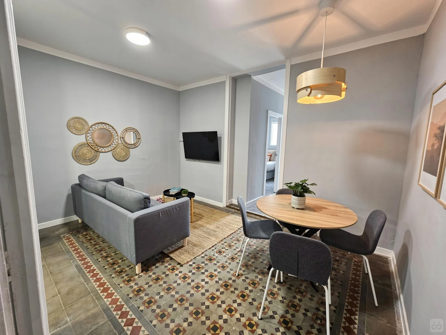 Funkcjonalny pokój studencki idealny do nauki w 