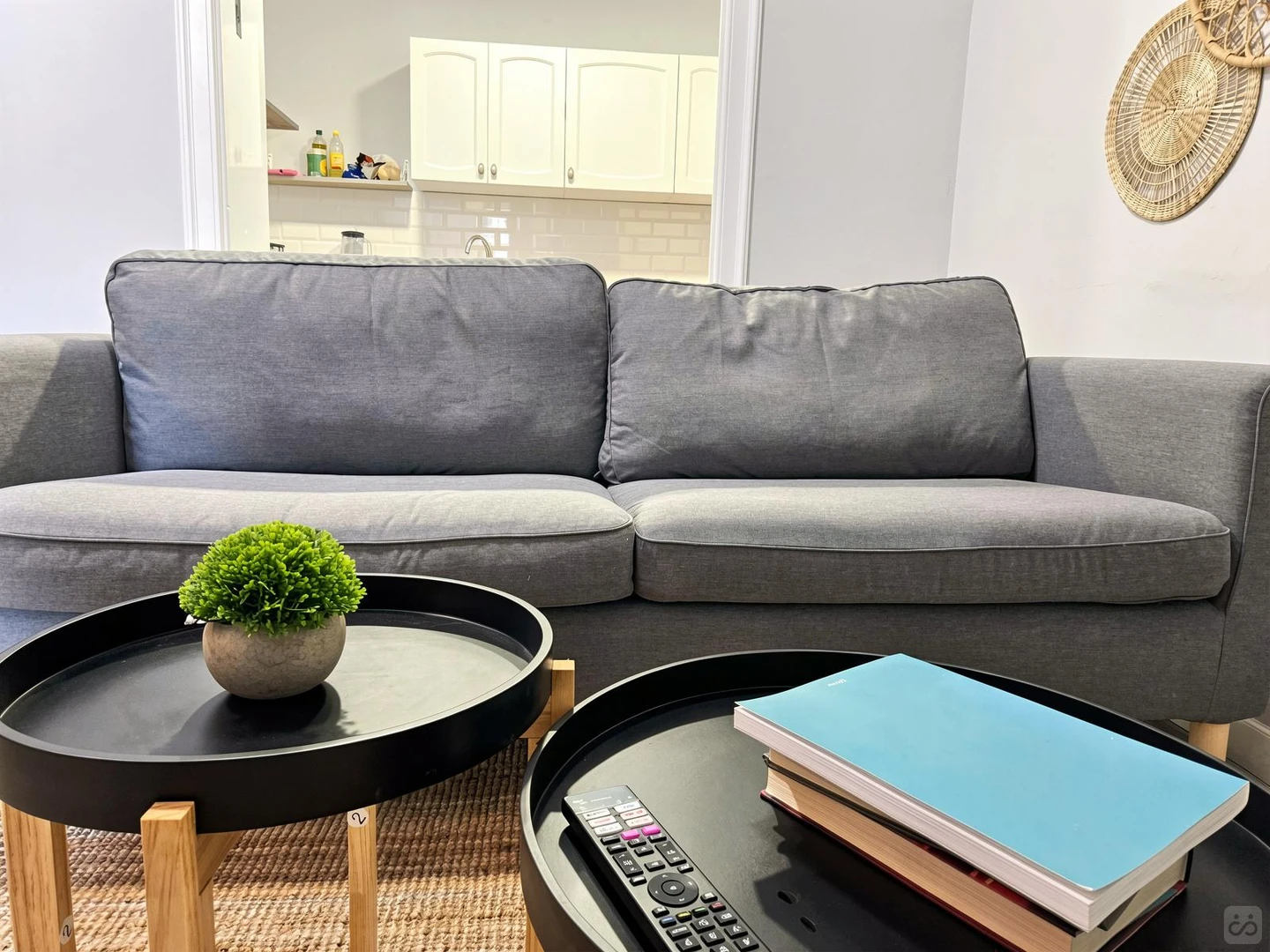 Funkcjonalny pokój studencki idealny do nauki w 