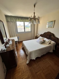 Quarto para alugar com cama de casal em Vigo