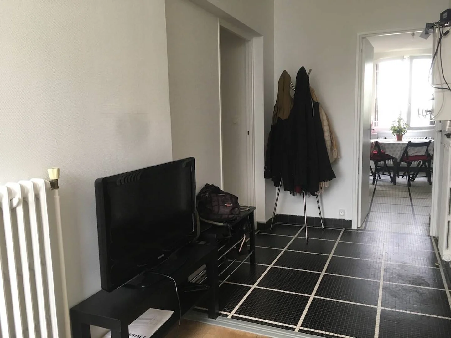 Zimmer in Studentenwohnung in  zu vermieten, voll möbliert
