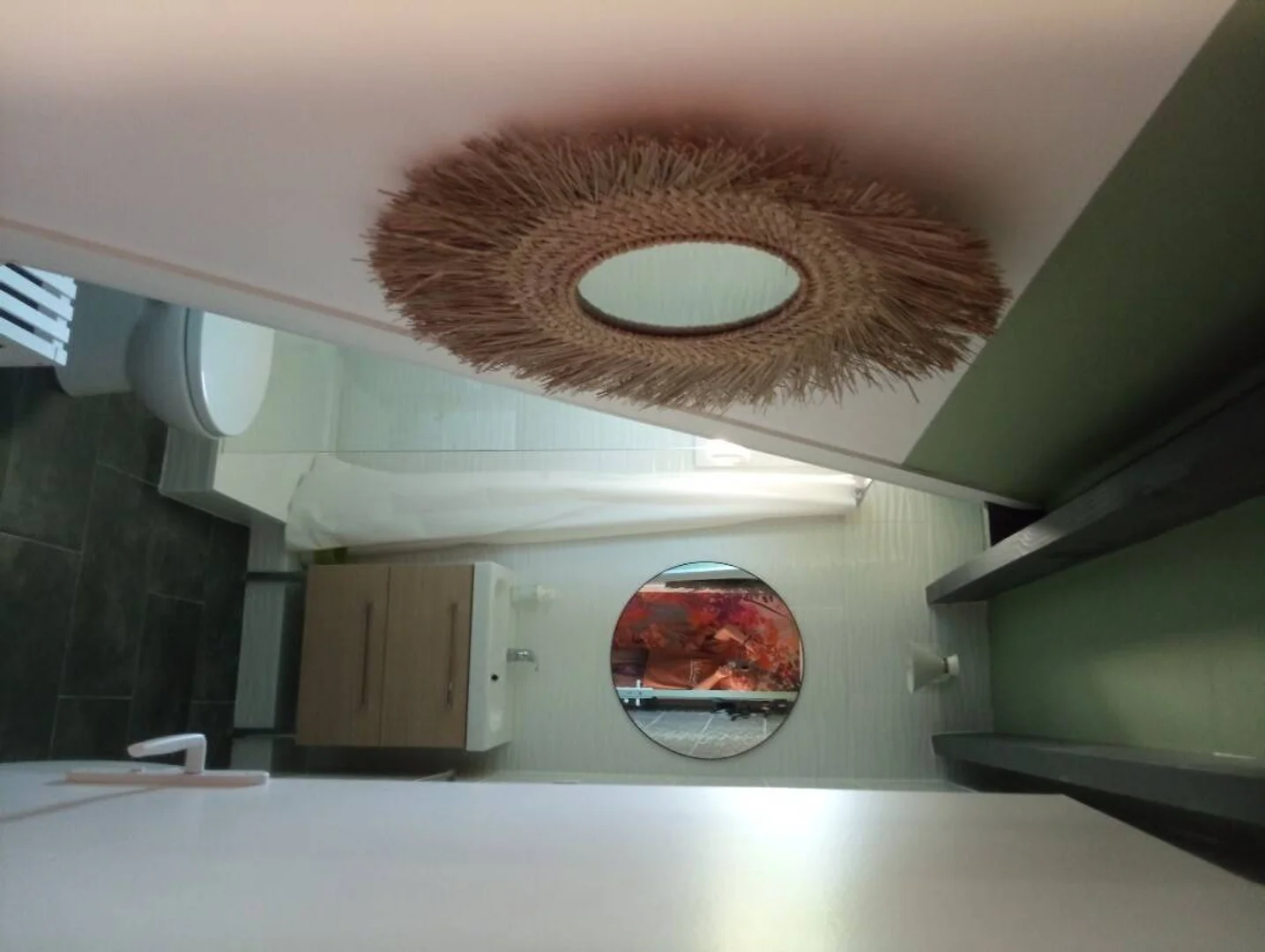 Stanza economica per studenti con ampia illuminazione in 