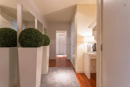 Private room at Rua de Duarte Barbosa, image 13 of 15