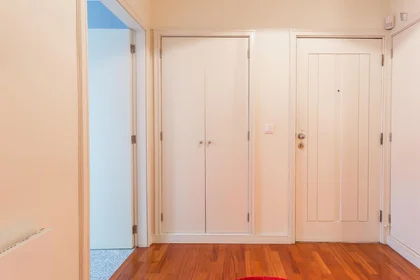 Private room at Rua de Duarte Barbosa, image 15 of 15