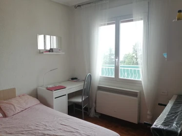 Pamplona-iruna de çift kişilik yataklı kiralık oda