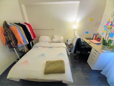 Cheap private room in Cergy