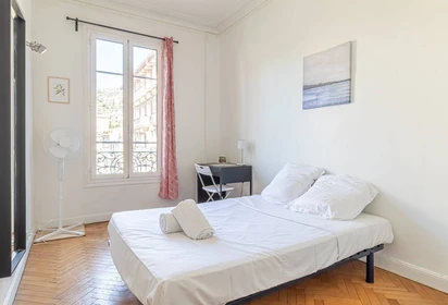 Cheap private room in Nice