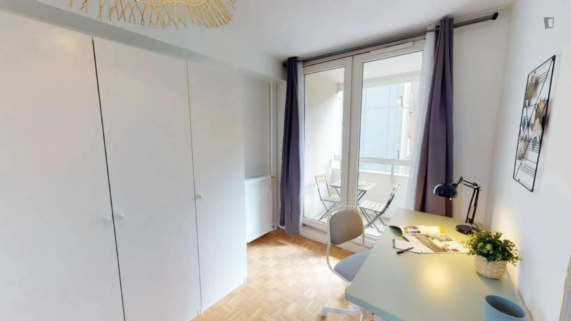 Economical student room with convenient location in 