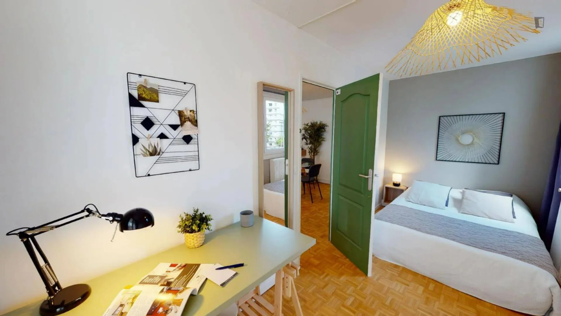 Student-friendly room in  with modern amenities