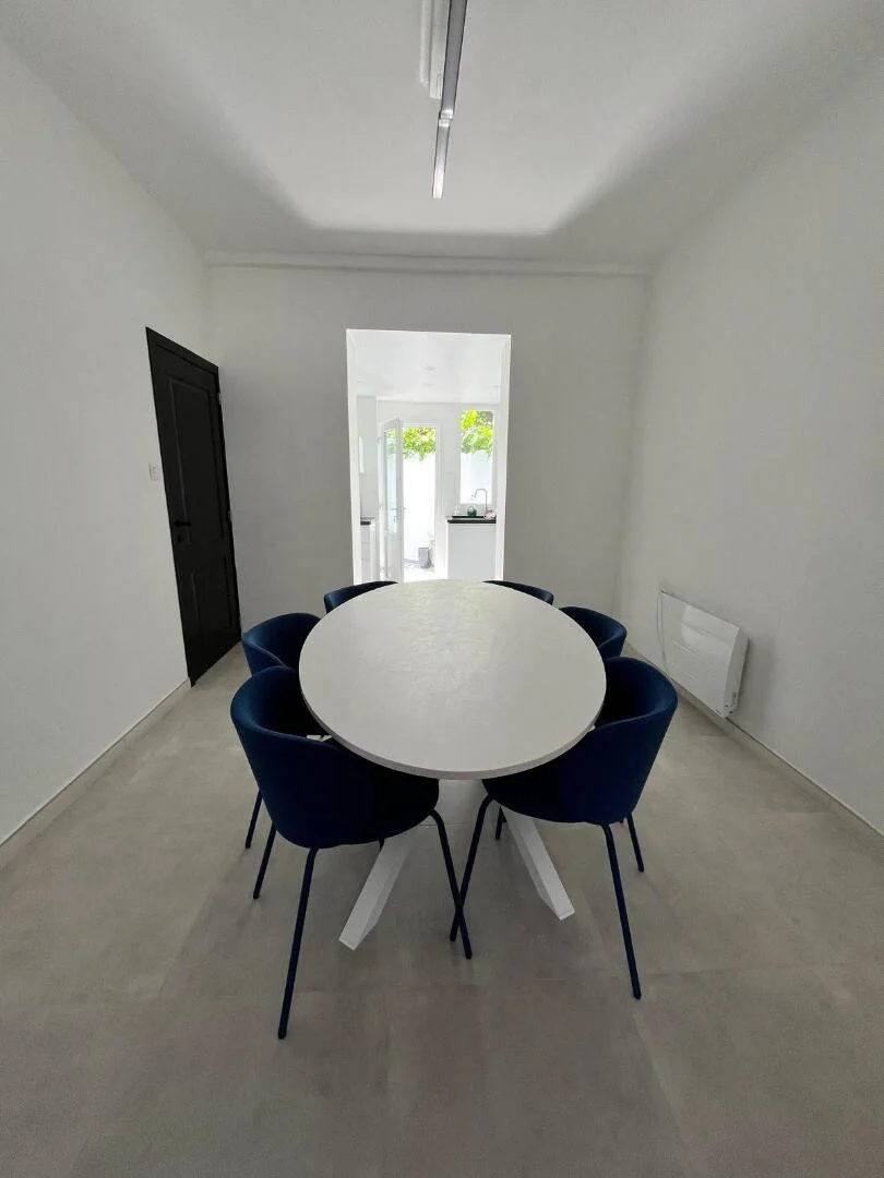 Zimmer in Studentenwohnung in  zu vermieten, voll möbliert