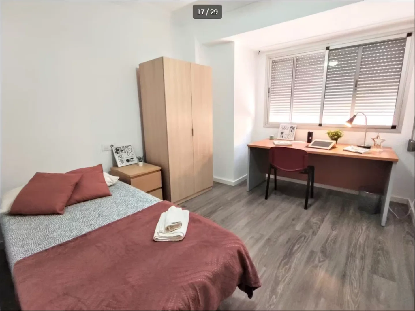Quarto de estudante económico perto do campus em 