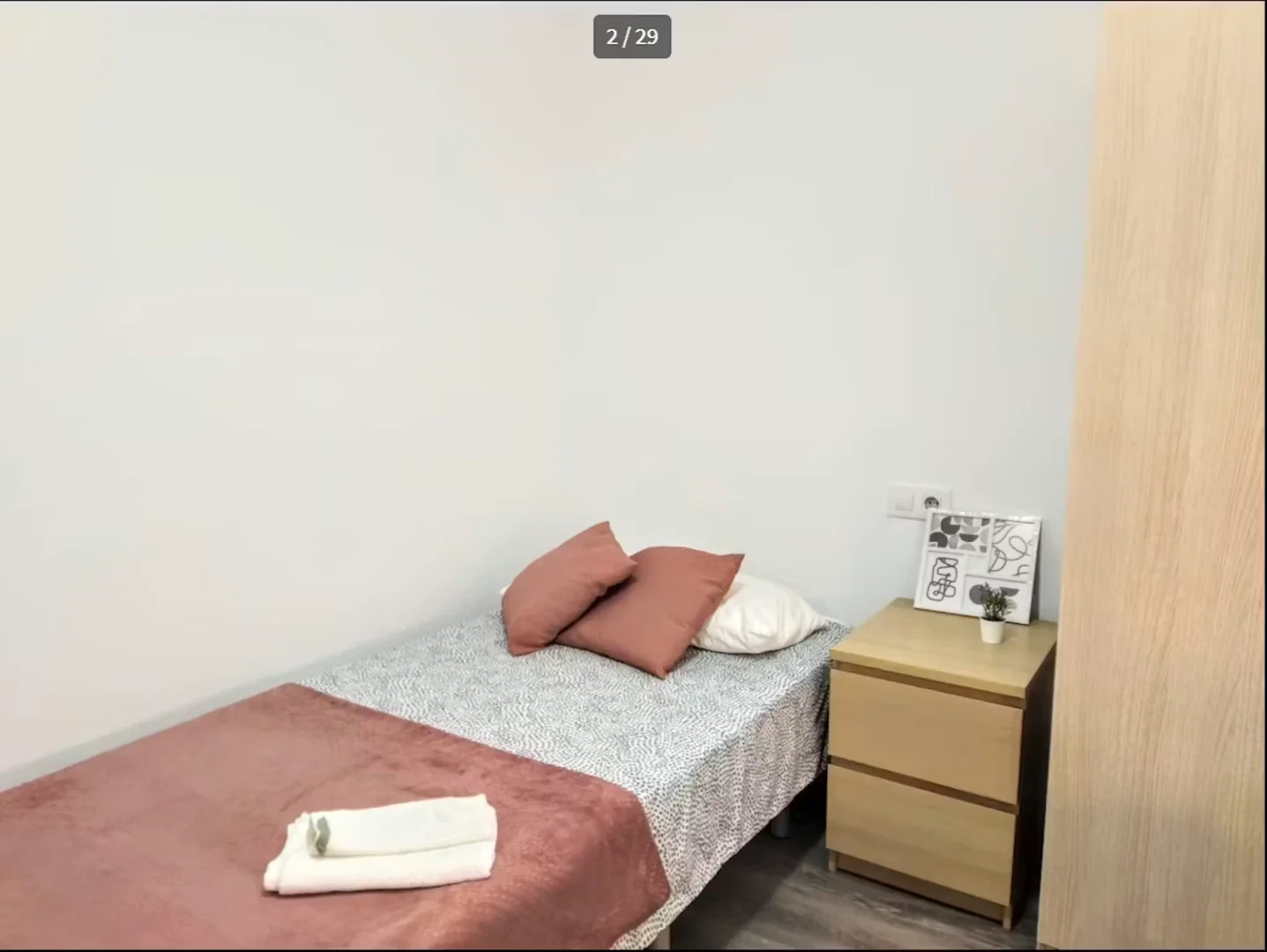Quarto de estudante económico com localização conveniente em 