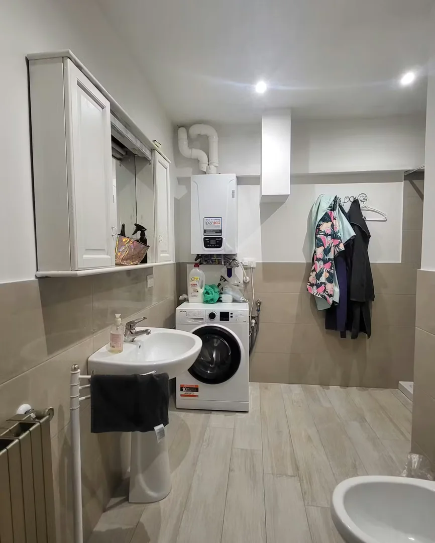 Quarto de estudante confortável e espaçoso em 