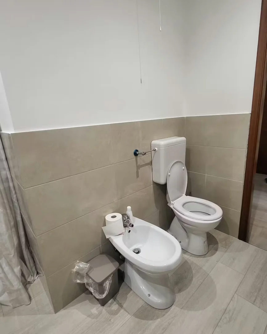 Quarto de estudante confortável e espaçoso em 