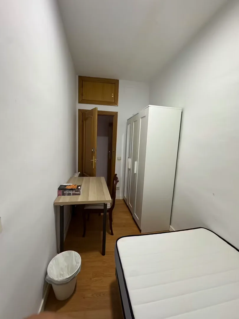 Habitación acogedora para estudiantes disponible en 