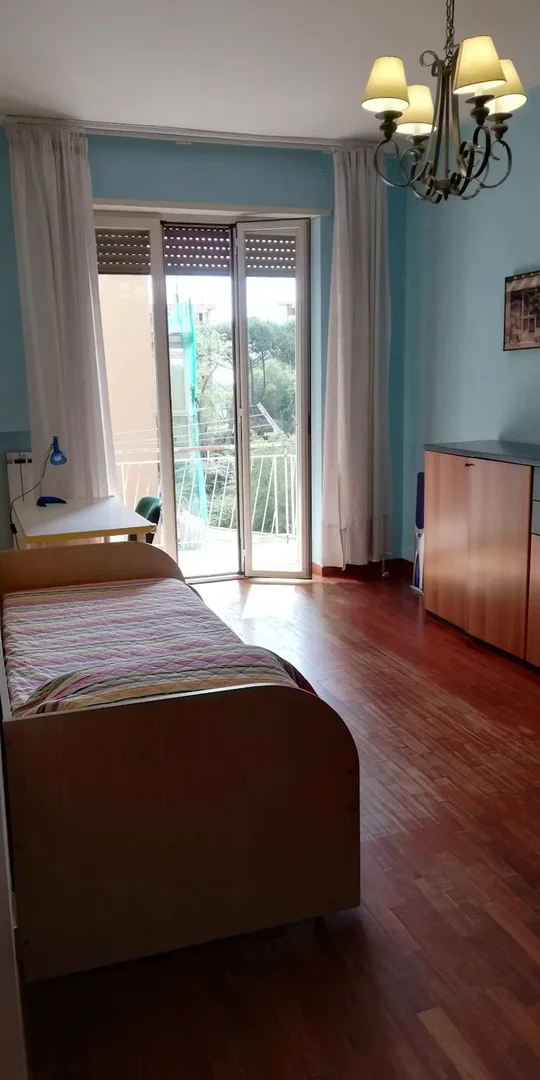 Functional student room perfect for studying in 