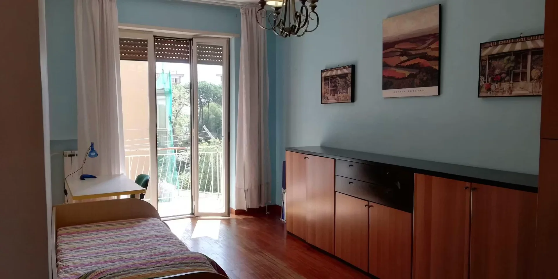 Budget-friendly student room close to campus in 